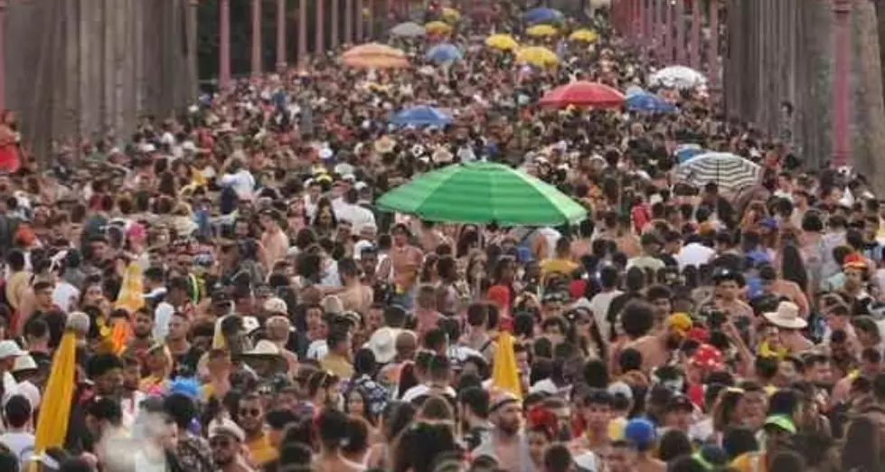 Para aguentar o ritmo da maratona do Carnaval de BH, é preciso preparo físico bom