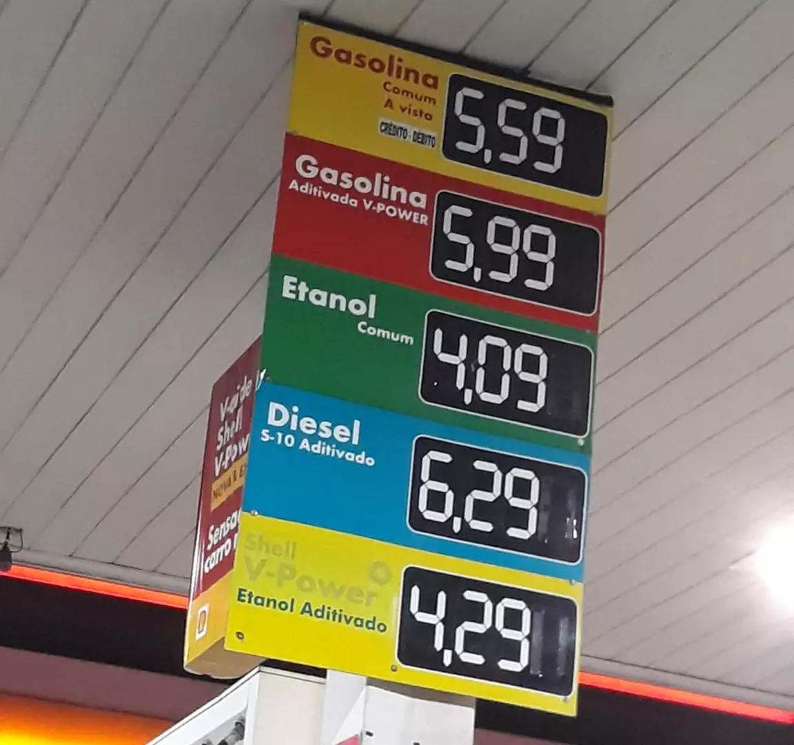 Gasolina na Zona Sul de Belo Horizonte é vendida por R$ 5,99 o litro, com o aumento