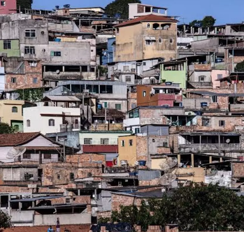 Cabana do Pai Tomás em festa, na expectativa de urbanização da vila, reivindicação antiga