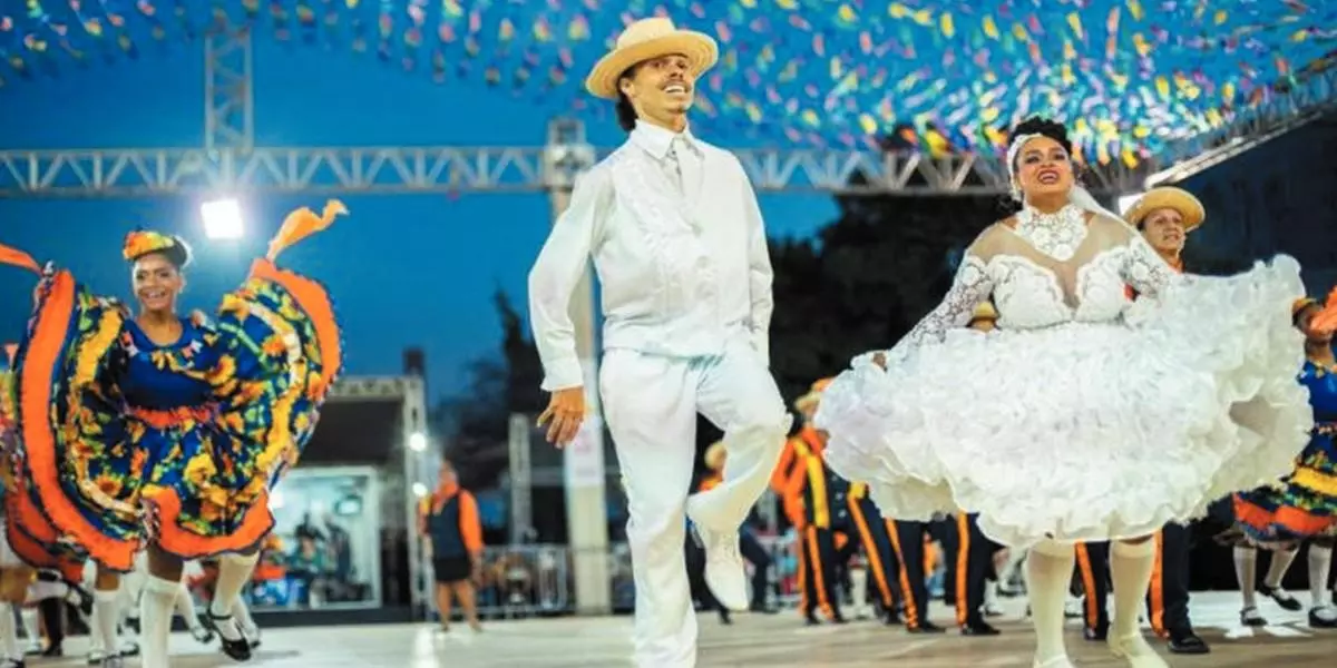 Olha a quadrilha junina gente! É o Arraial de Belo Horizonte chegando