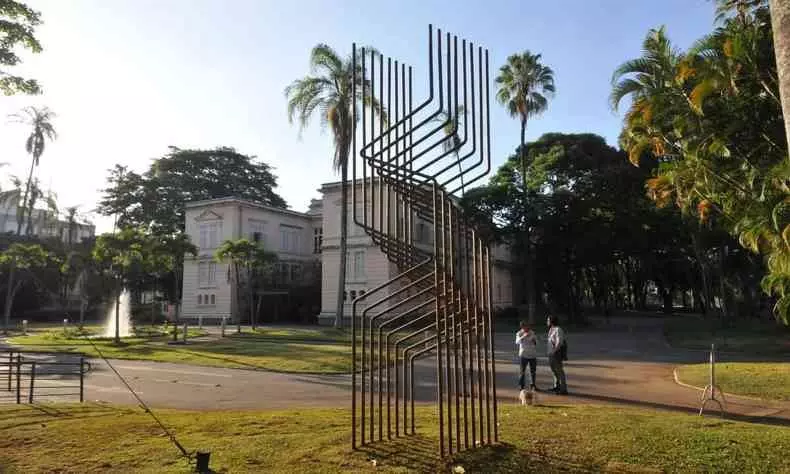 Jardim das Esculturas no Palácio da Liberdade é um belo lugar a ser visitado