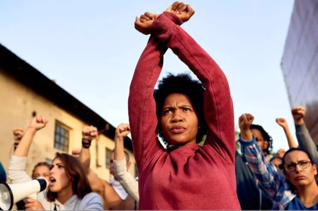 Racismo não está com nada, somos iguais, consumidos por terra ou fogo no final