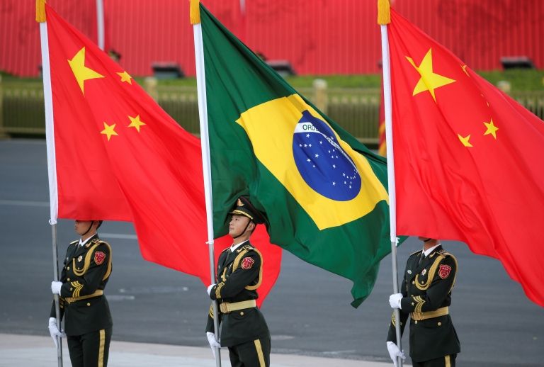 A CHINA ULTRAPASSA OS  ESTADOS UNIDOS  TORNANDO-SE O PRINCIPAL PARCEIRO COMERCIAL DO BRASIL