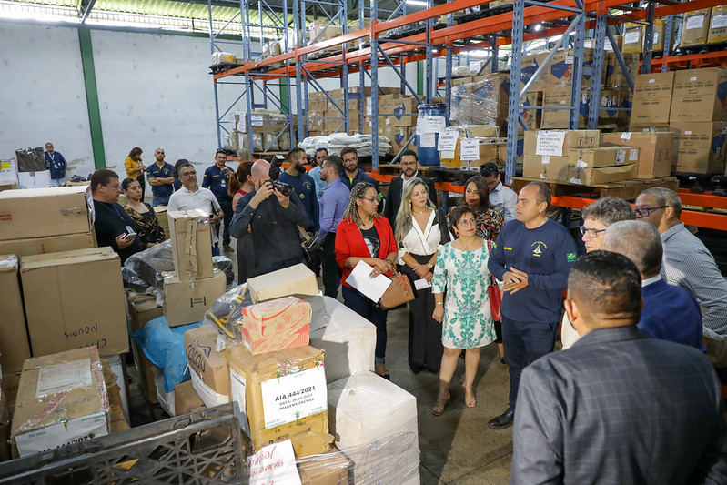 Receita do DF doa mercadorias apreendidas para cinco escolas públicas