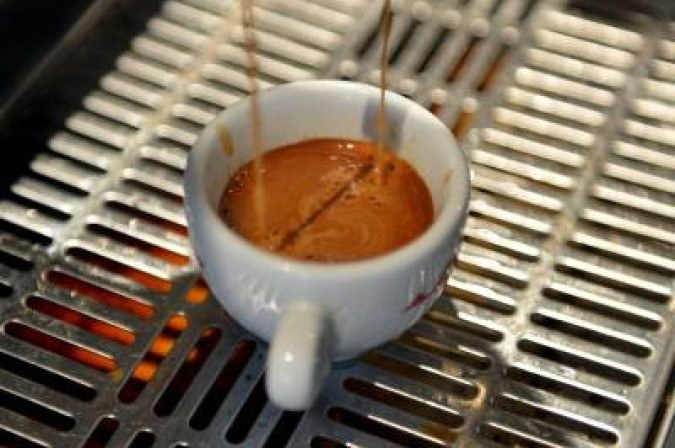 Consumo de café aumenta riscos de problemas cardiovasculares em hipertensos