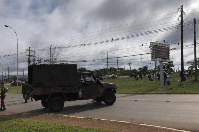 Acampamento de bolsonaristas no DF começa a ser desocupado