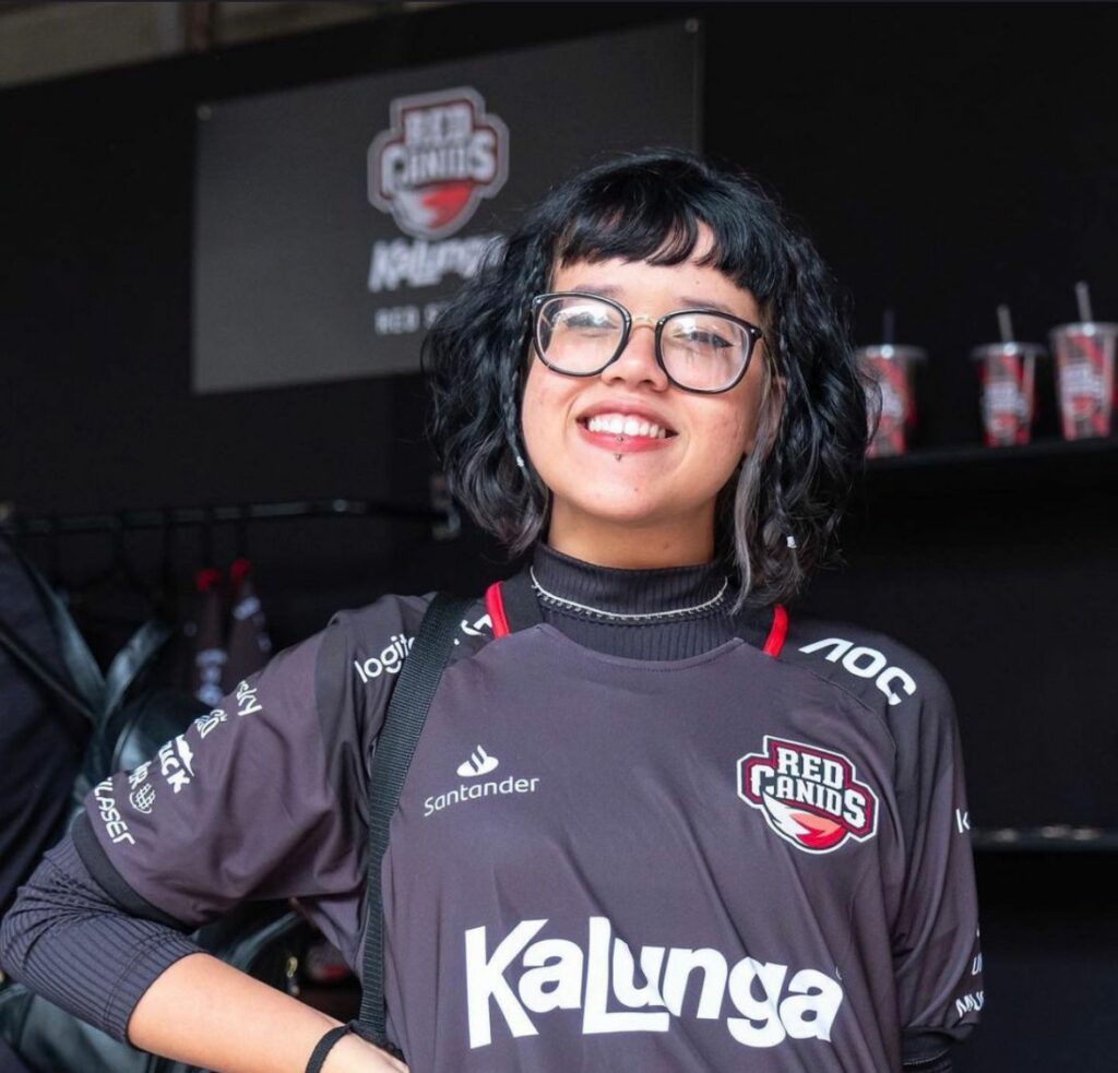 Time de eSports brasileiro RED Canids presta homenagem a torcedora Ana Beatriz, vítima de chacina no DF