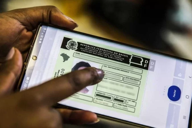 Inadimplente vai perder CNH e passaporte de forma automática? Entenda