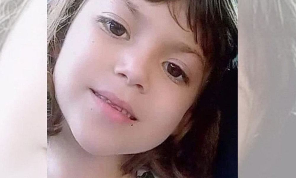 Menina de 6 anos morre após se engasgar com bexiga