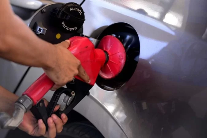 Qual a melhor opção Etanol ou gasolina? Confira o que vale a pena na hora de abastecer o carro