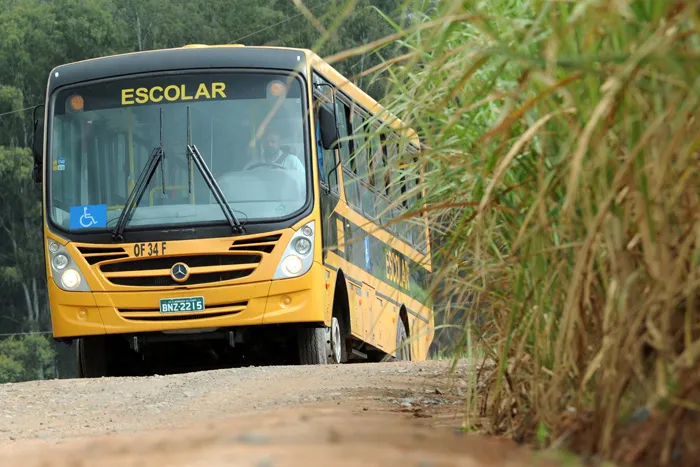 Criança morre atropelada por por ônibus escolar