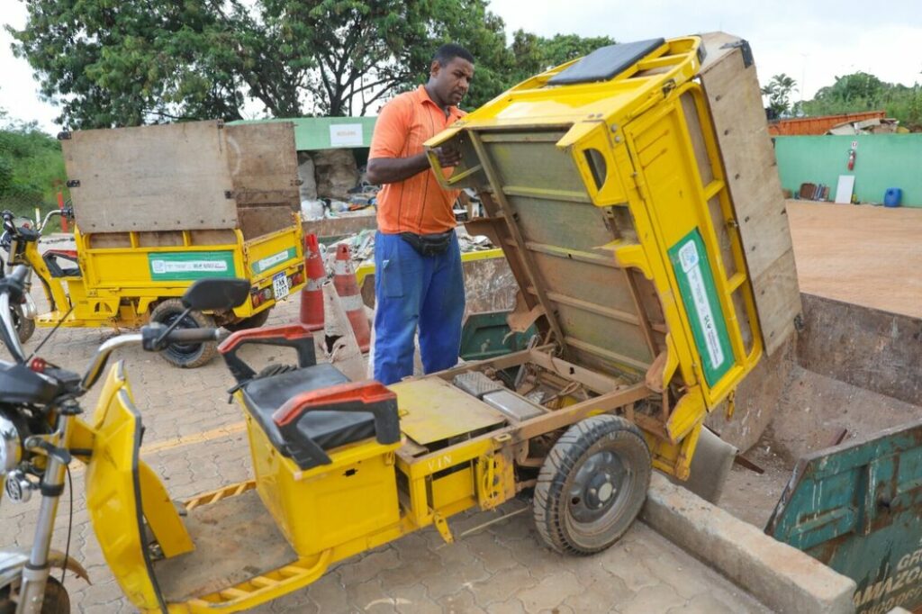 GDF estuda substituir carroças por triciclos elétricos