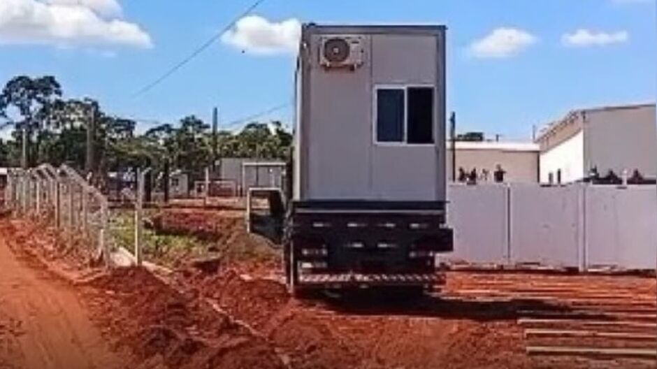 Operário toma choque e morre na hora em Inocência; caminhão encostou em fiação