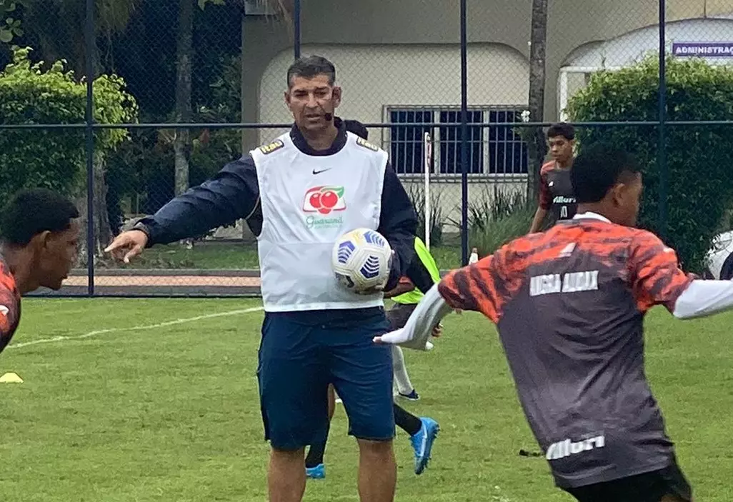 JOÃO CARLOS ÂNGELO: Treinador Está No RJ Realizando A Licença A Da CBF ...