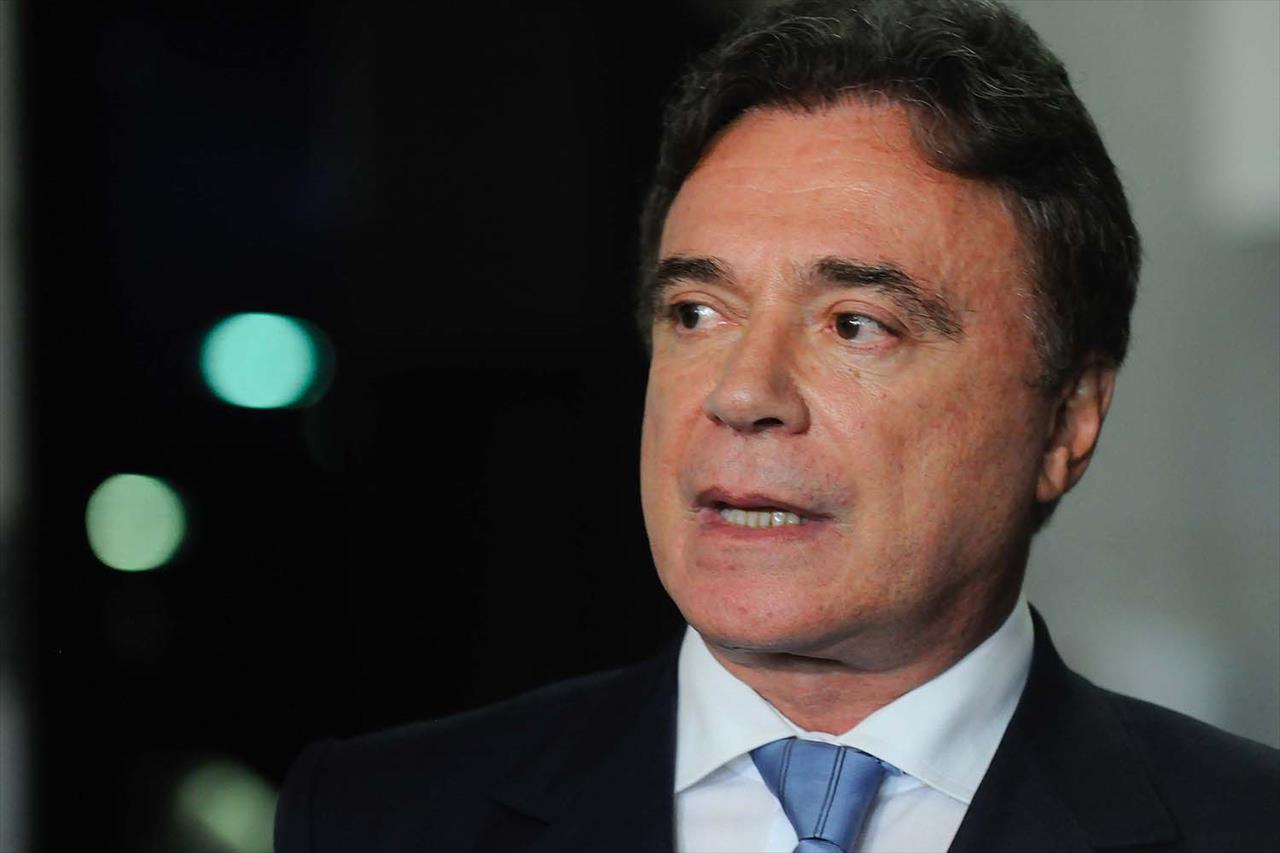 Alvaro Dias: população tem só um tiro para evitar o pior em 2018