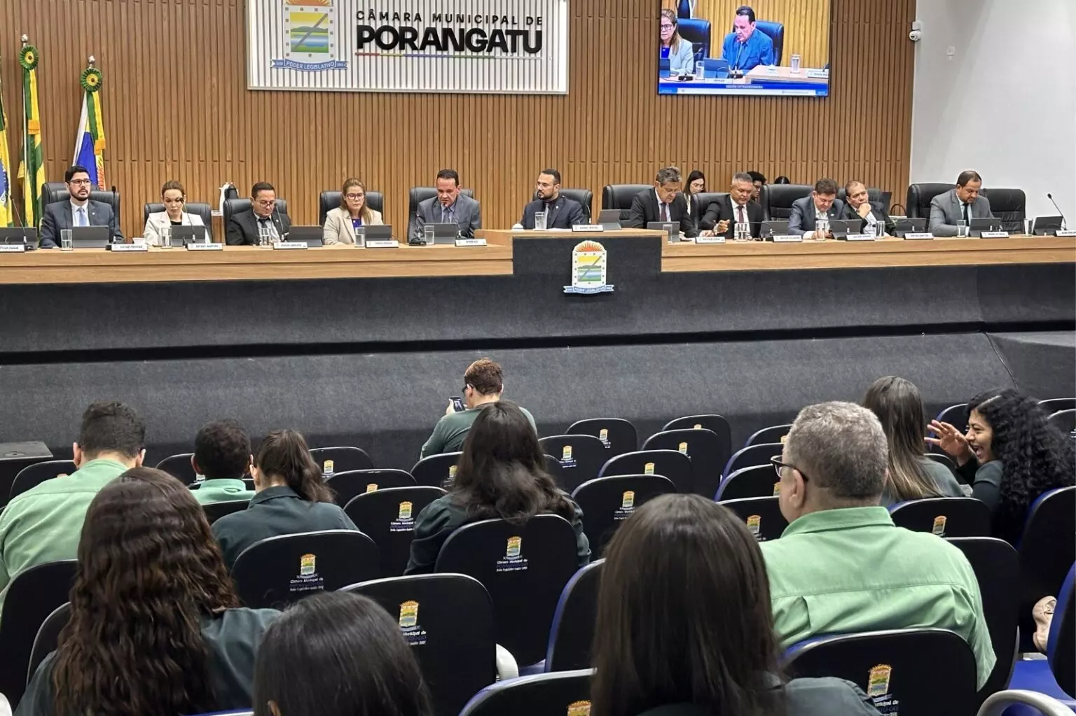 Sessão Extraordinária: abordou temas de valorização cultural ao reconhecimento de cidadãos,melhoria da infraestrutura e qualidade de vida no município