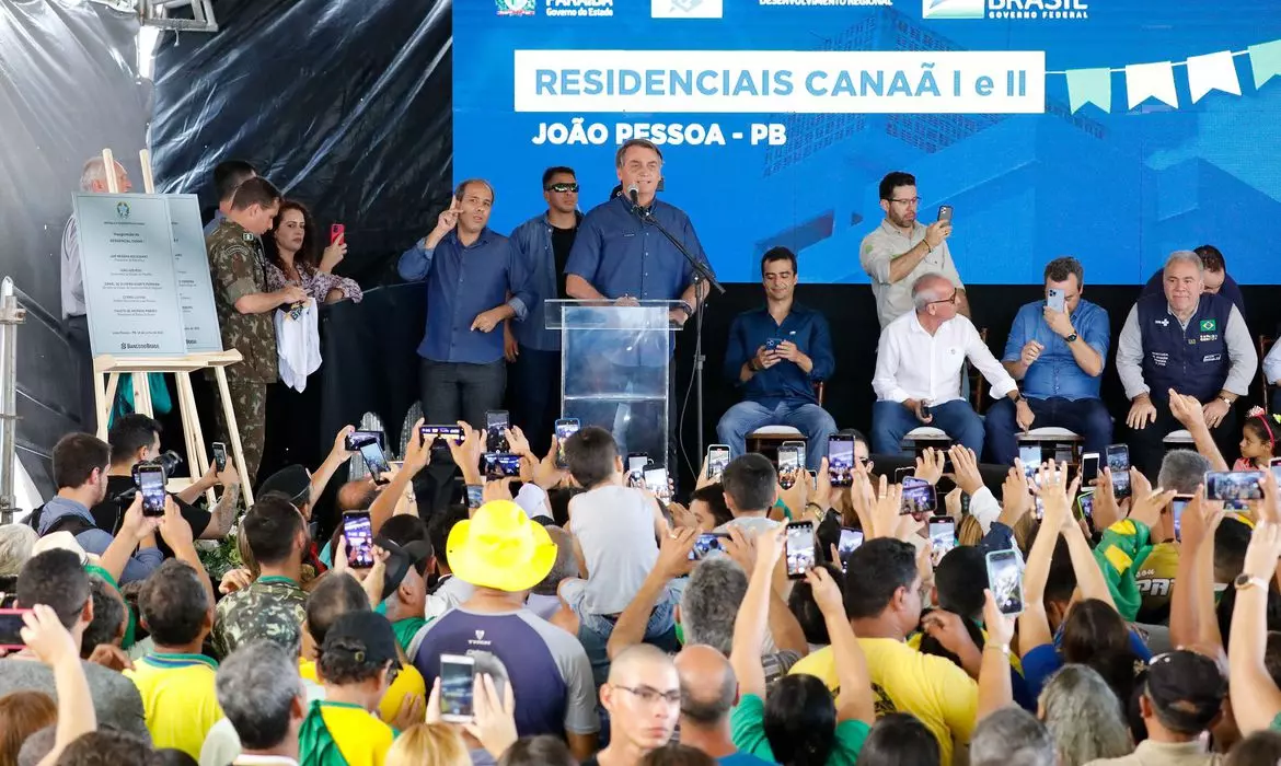 Governo Federal estuda aumentar Auxílio Brasil de R$ 400 para R$ 600