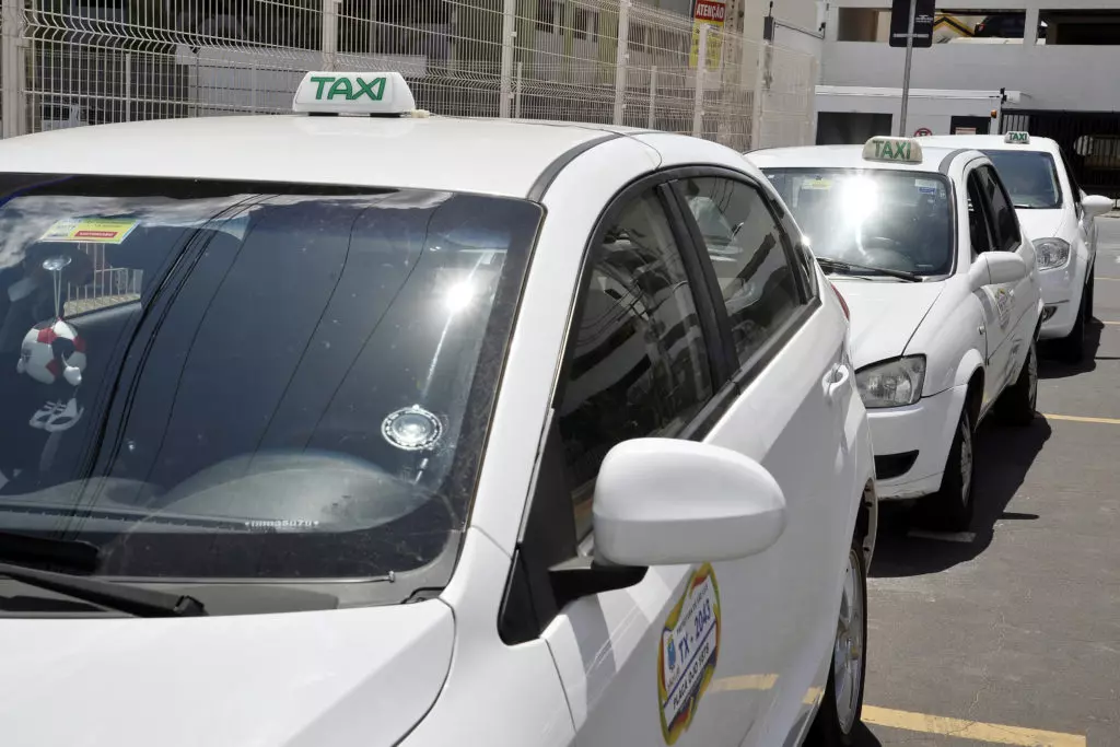 Auxilio Taxista do Governo Federal começou a ser pago hoje