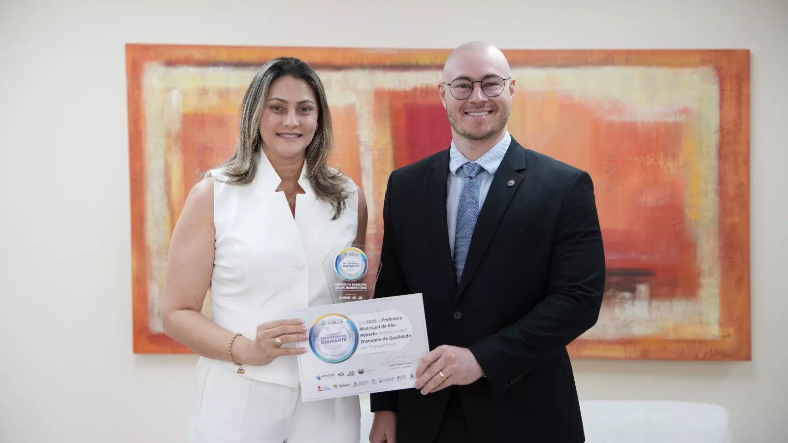 TRANSPARÊNCIA PÚBLICA: Prefeita de São Roberto, Danielly Trabulsi, recebe Selo Diamante