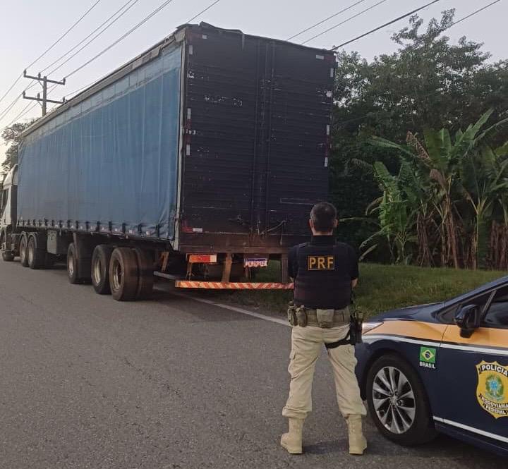 PRF recupera carreta com registro de furto no norte catarinense